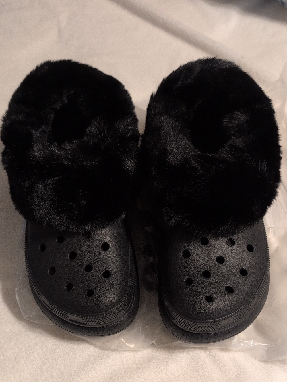 New With Tag Crocs Furever Crush Black Slip Ons Size 6